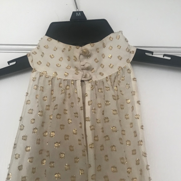 Sleeveless Blouse - Picture 2 of 4